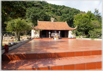 Am Cac Pagoda with large open courtyard in front.