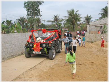 Jeep as wedding car.