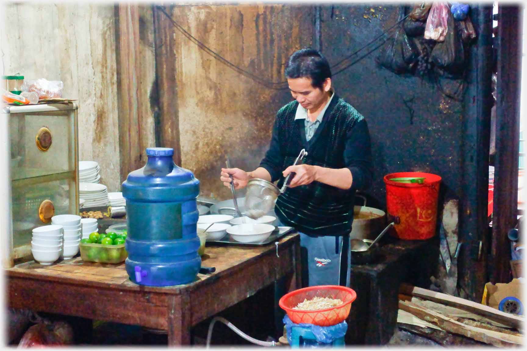 Man tipping food into bowls.