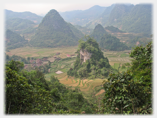 Karsts near Quang Uyen